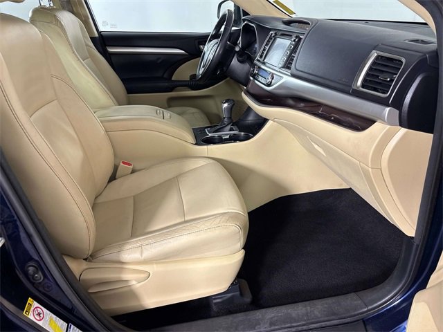 Used 2014 Toyota Highlander XLE image 5
