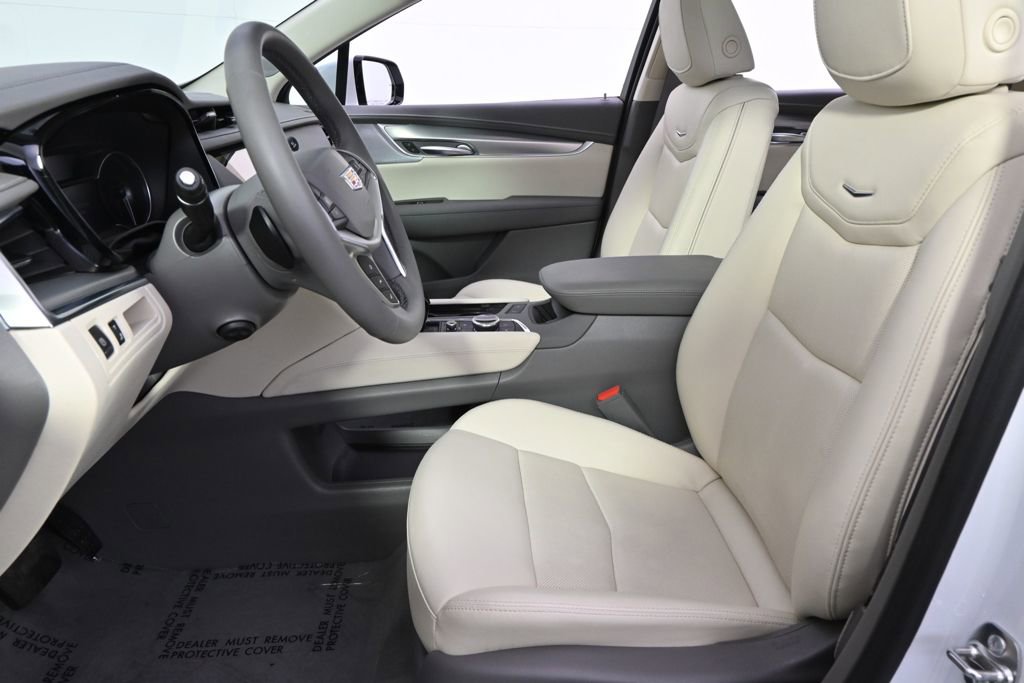 New 2025 Cadillac XT5 Premium Luxury w/ LPO, Floor Liner Package AWD/4WD image 13