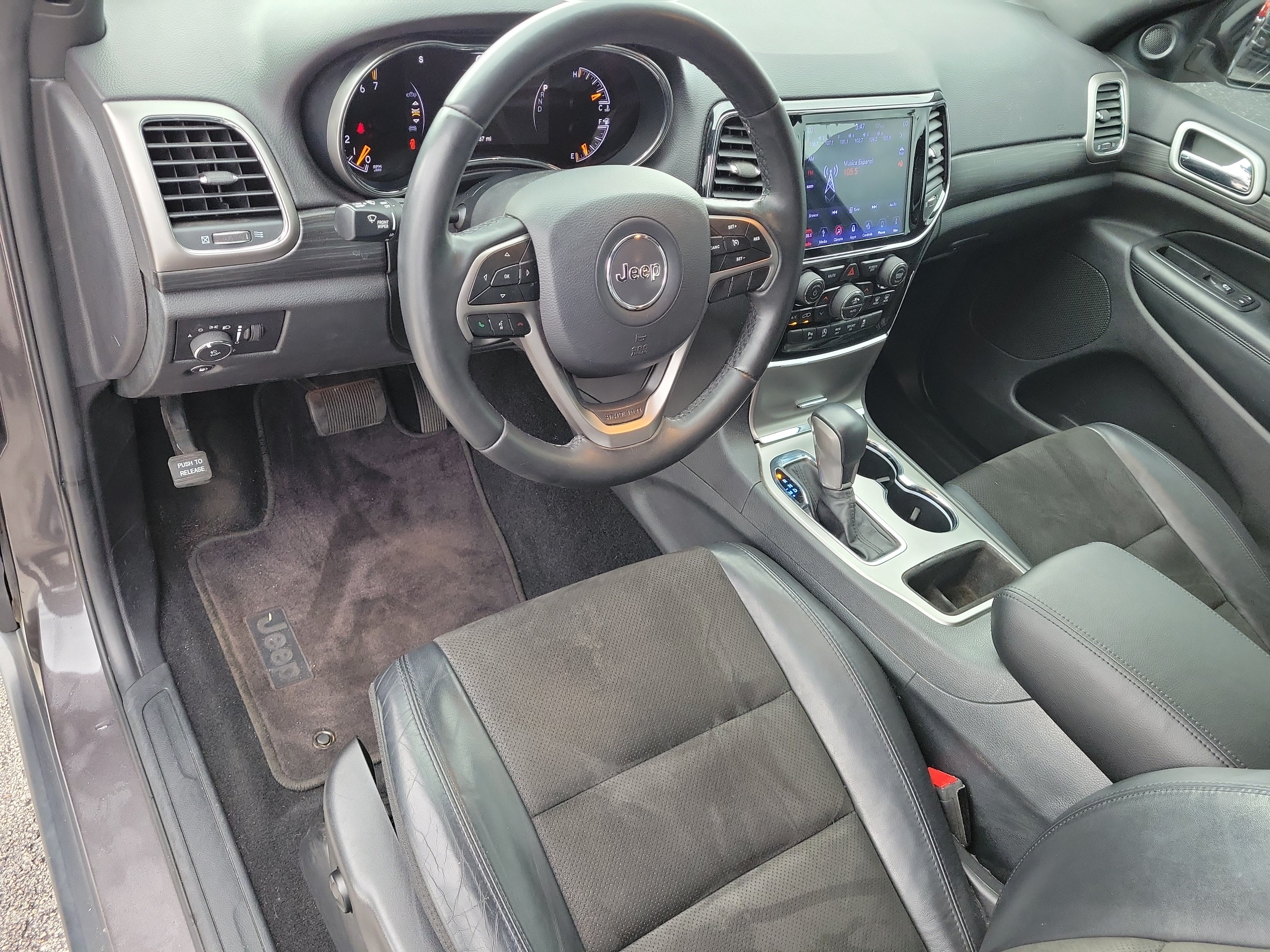 Used 2019 Jeep Grand Cherokee Laredo w/ Laredo X Package RWD image 15