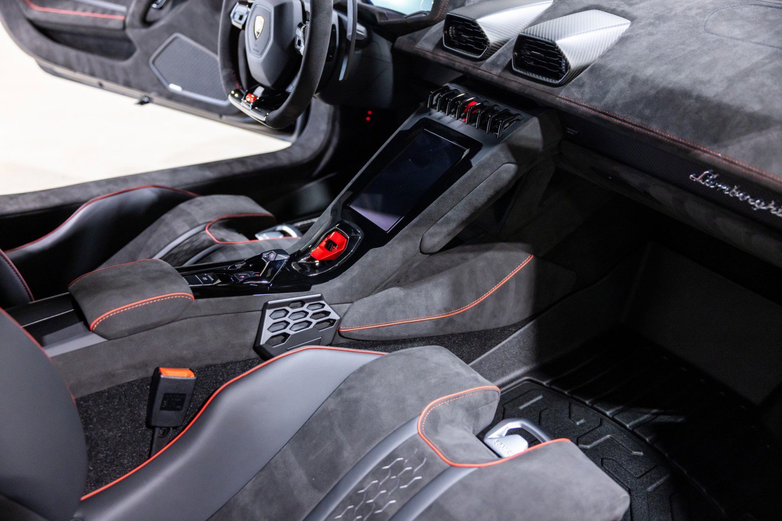 Used 2024 Lamborghini Huracan Sterrato AWD/4WD image 34