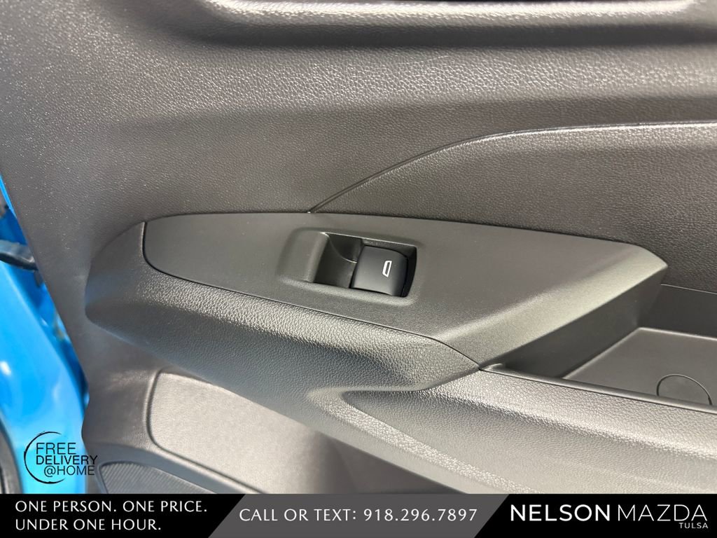 Used 2025 Chevrolet Trax RS w/ Driver Confidence Package image 41