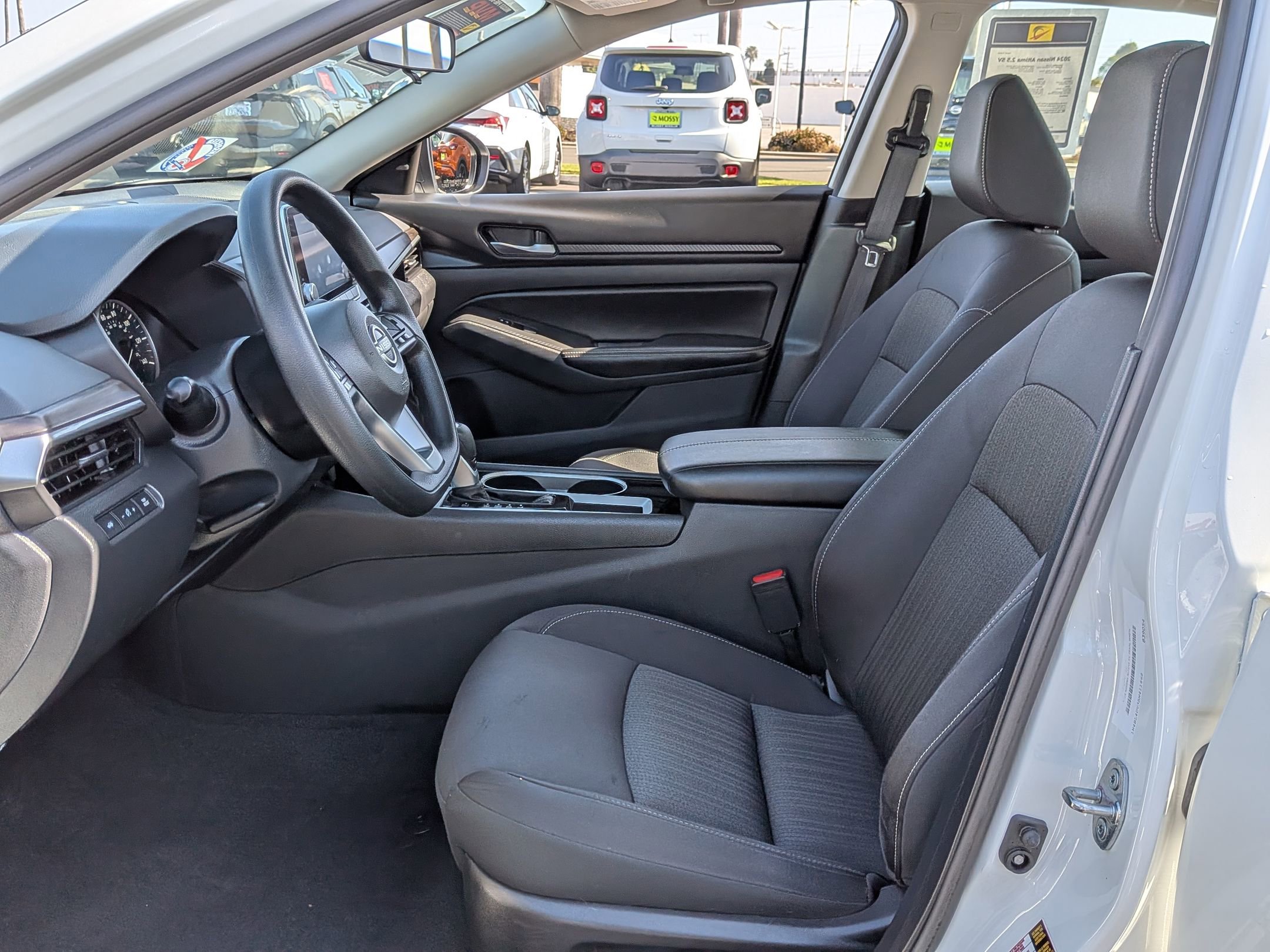 Used 2024 Nissan Altima 2.5 SV image 14