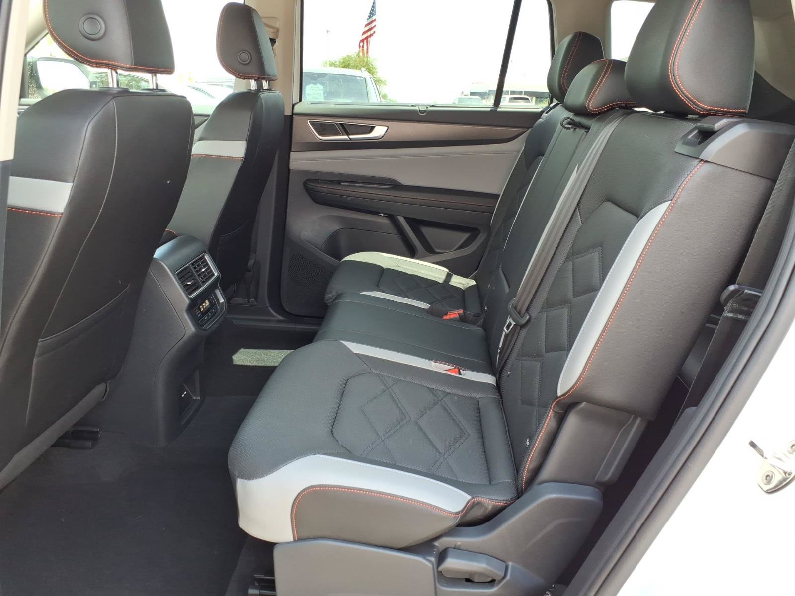 Certified 2025 Volkswagen Atlas Peak Edition SE AWD/4WD image 23