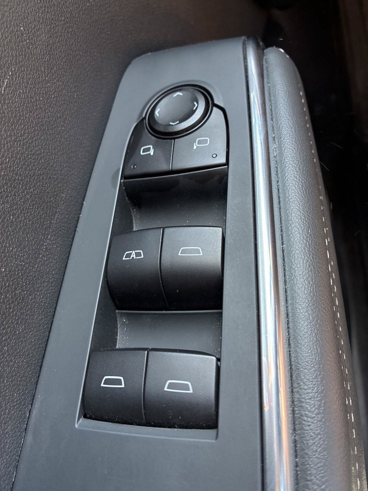 Used 2025 GMC Acadia Elevation w/ Elevation Premium Package AWD/4WD image 25