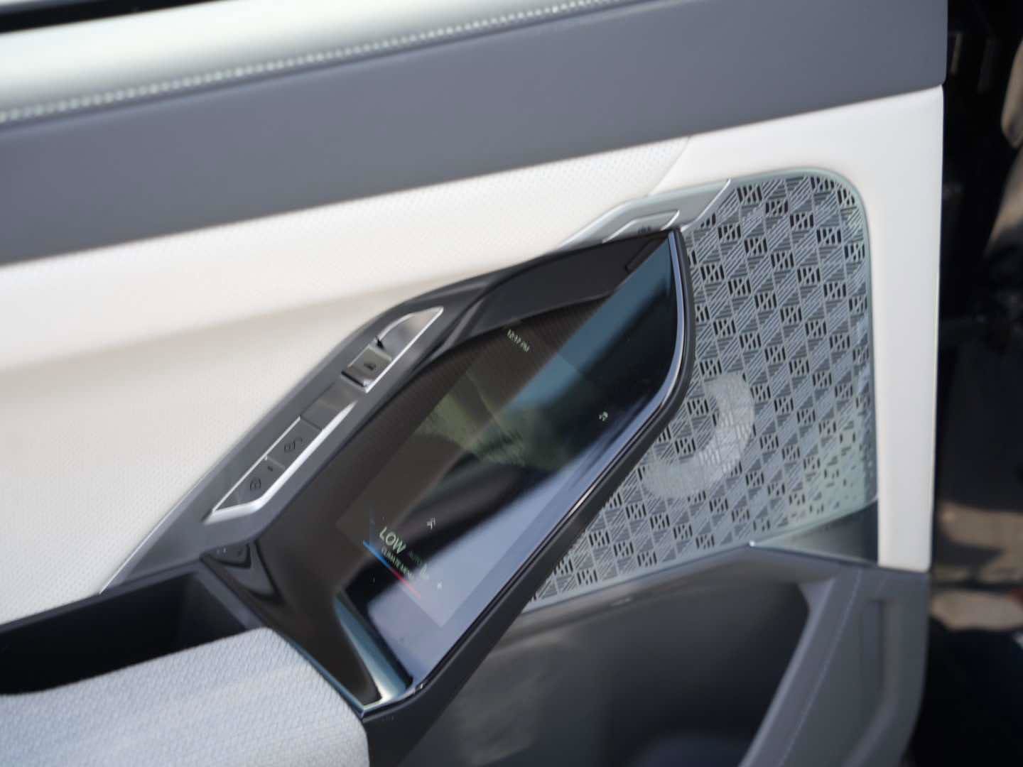 Used 2025 BMW i7 M70 AWD/4WD image 7