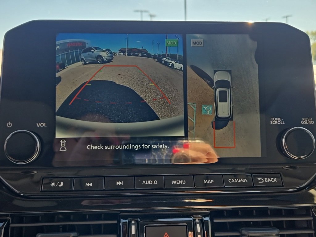 New 2025 Nissan Pathfinder SL w/ Black Appearance Package image 18