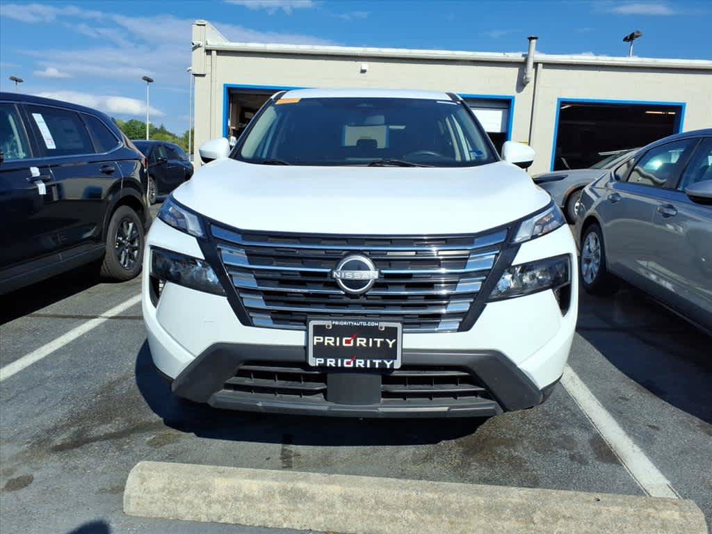 Used 2024 Nissan Rogue SV AWD/4WD image 5