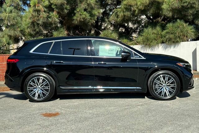 New 2026 Mercedes-Benz EQS 400 4MATIC SUV image 3