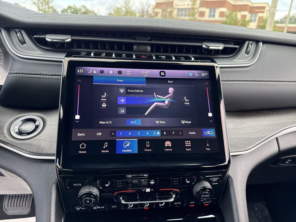 New 2025 Jeep Grand Cherokee L Limited w/ Black Appearance Package image 22