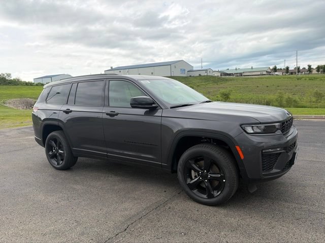 New 2026 Jeep Grand Cherokee L Limited w/ Limited Altitude Package AWD/4WD image 3