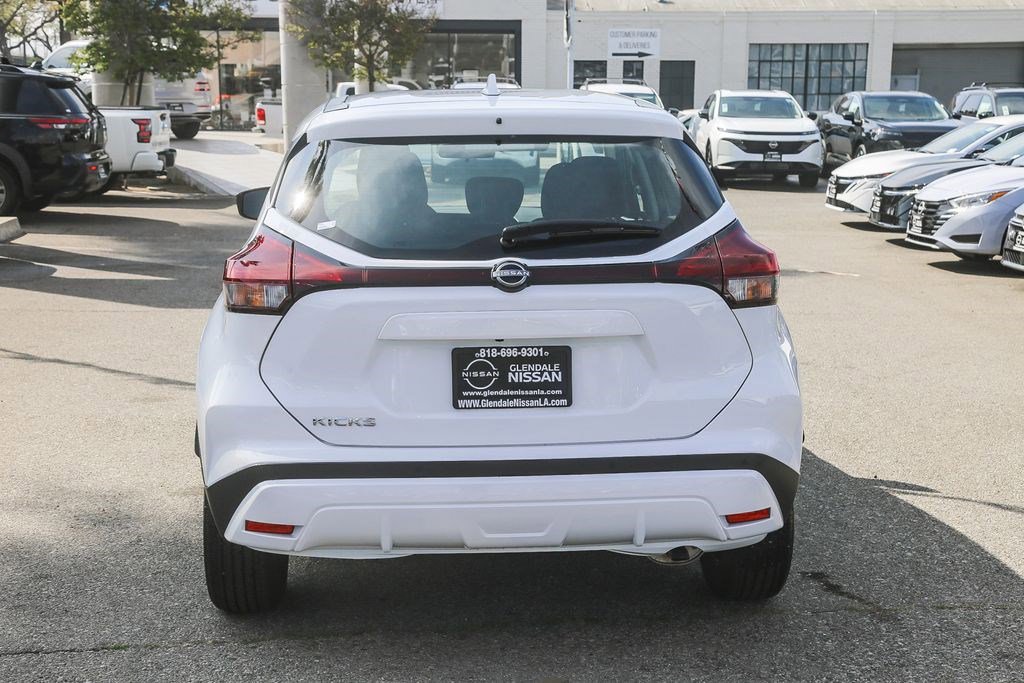 Certified 2025 Nissan Kicks Play S image 7