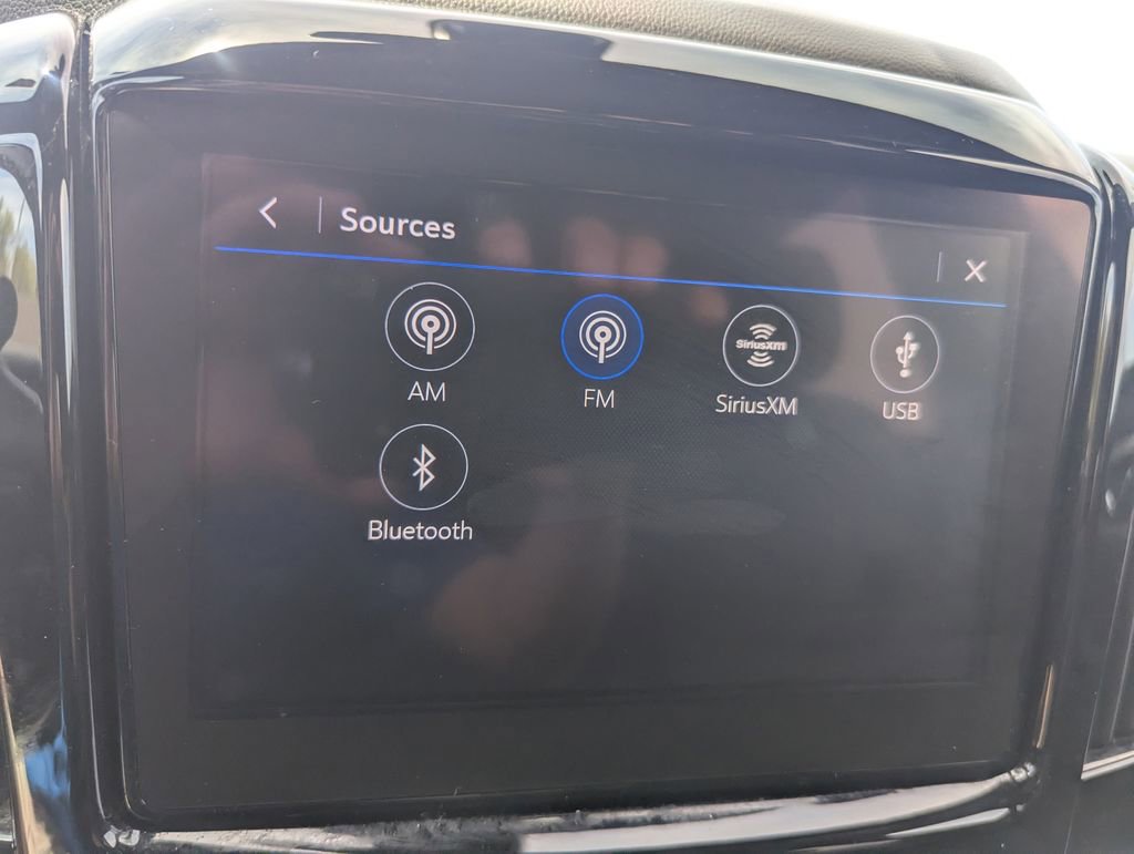 Used 2022 Chevrolet Traverse LT image 26