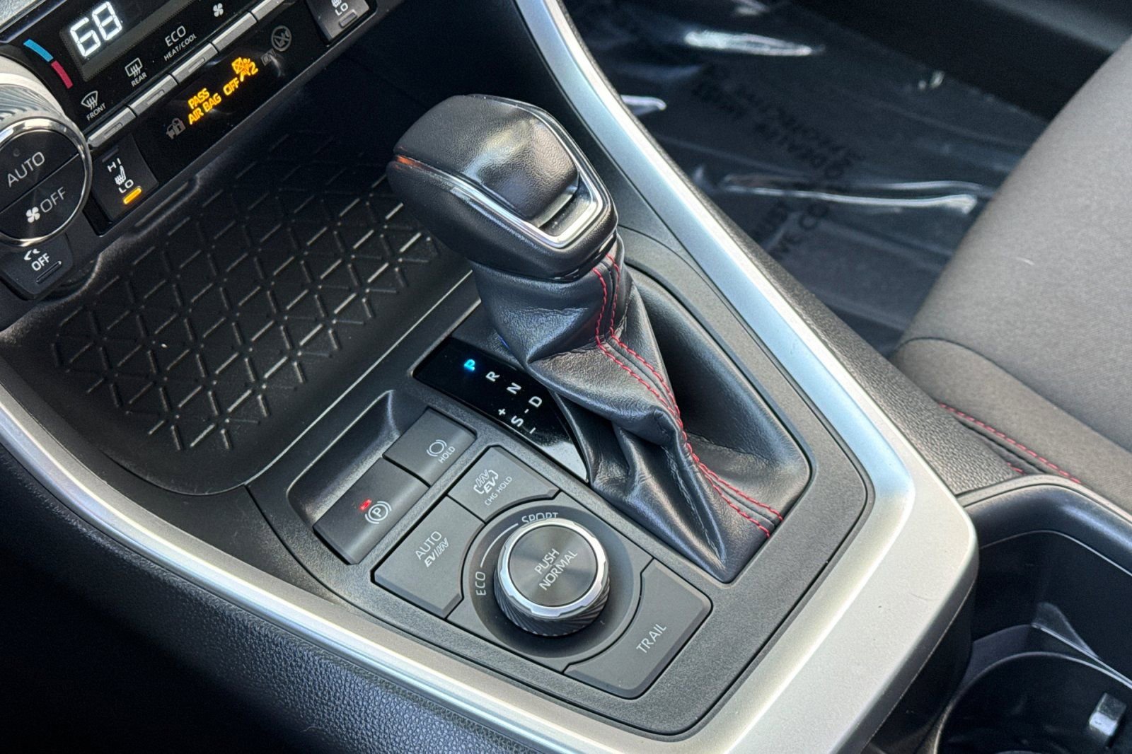 Used 2024 Toyota RAV4 SE w/ Weather & Moonroof Package image 21