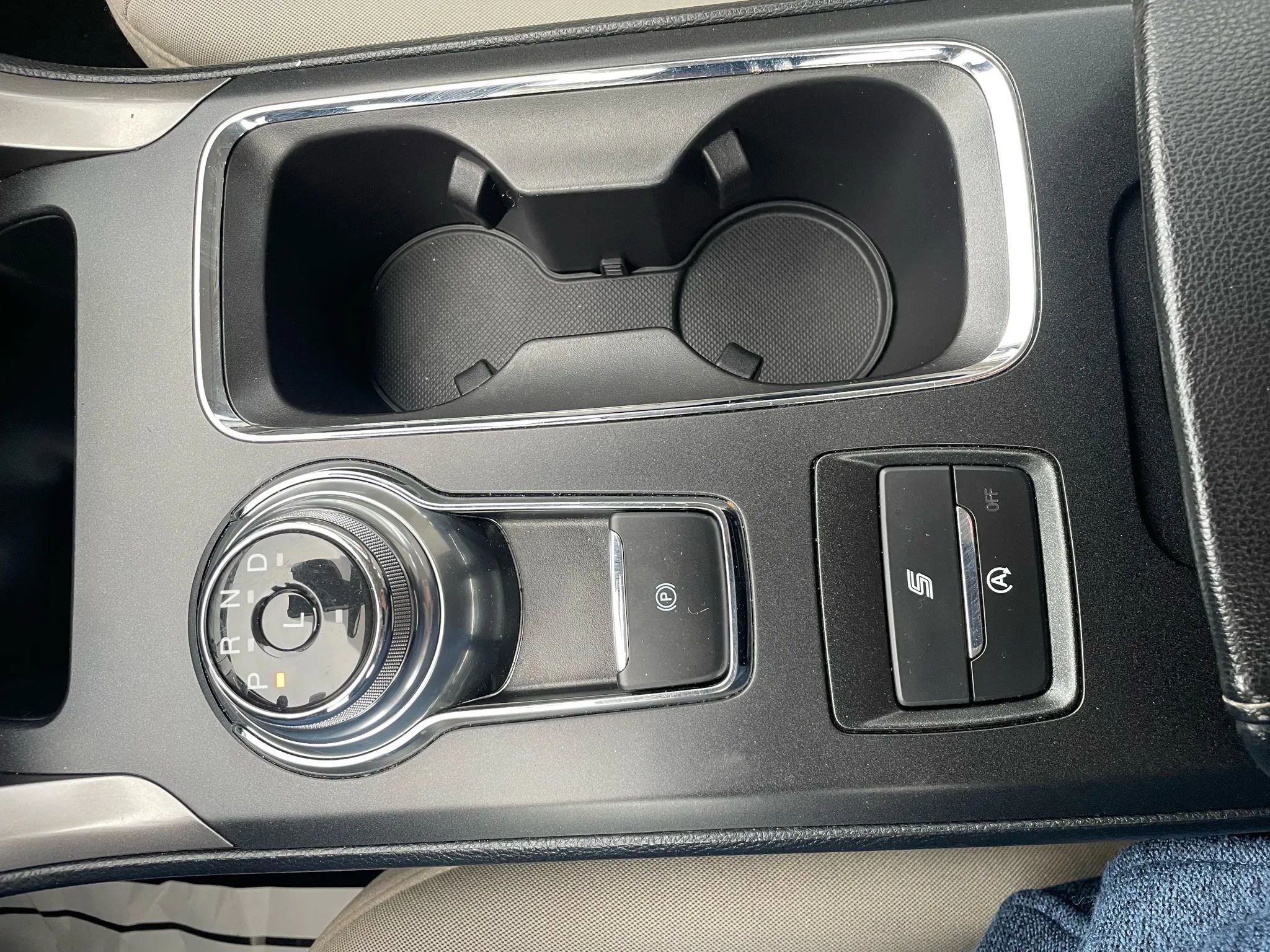 Used 2020 Ford Fusion SE w/ Fleet SE Value Package FWD image 15
