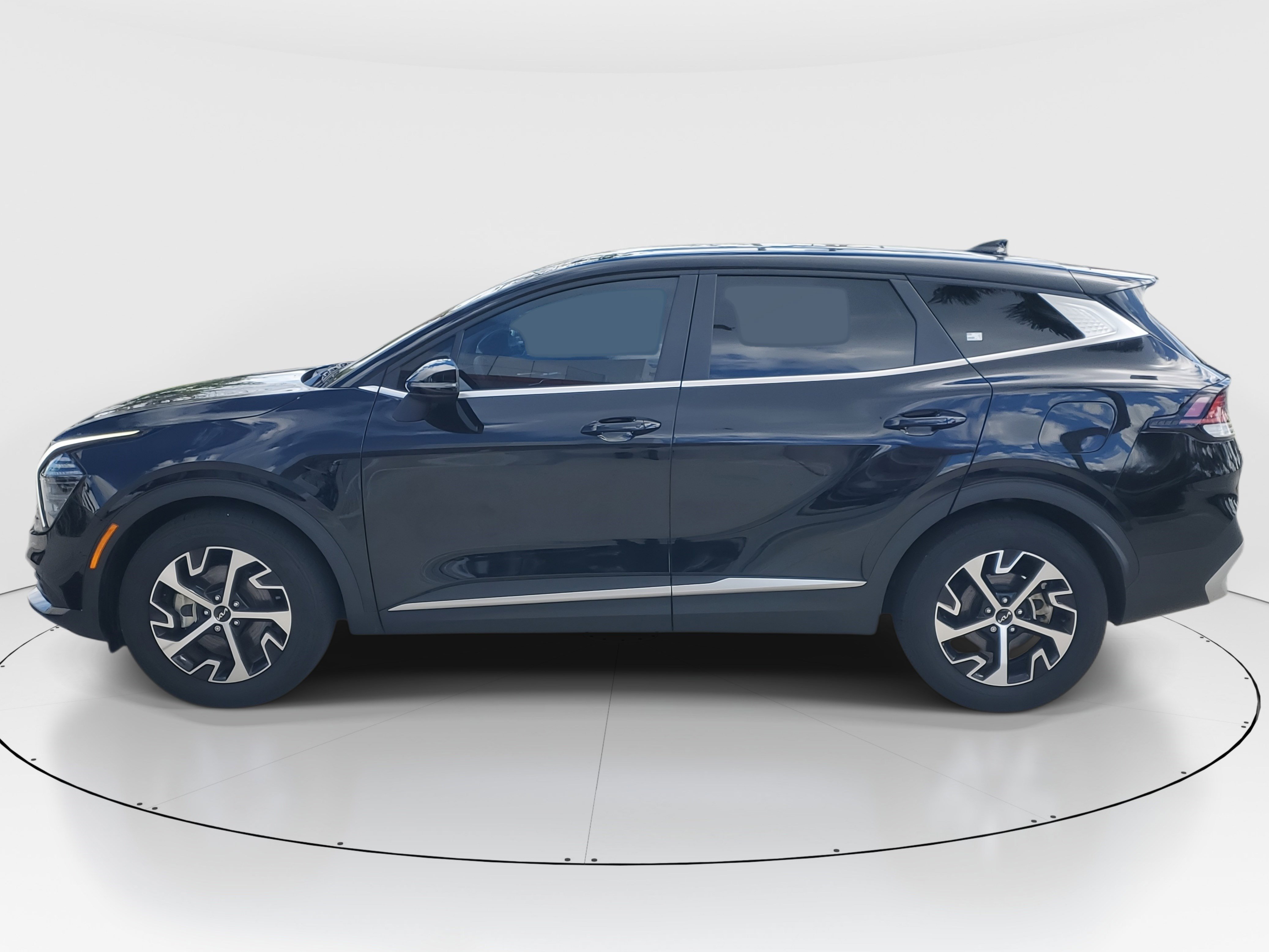 Used 2024 Kia Sportage EX image 6