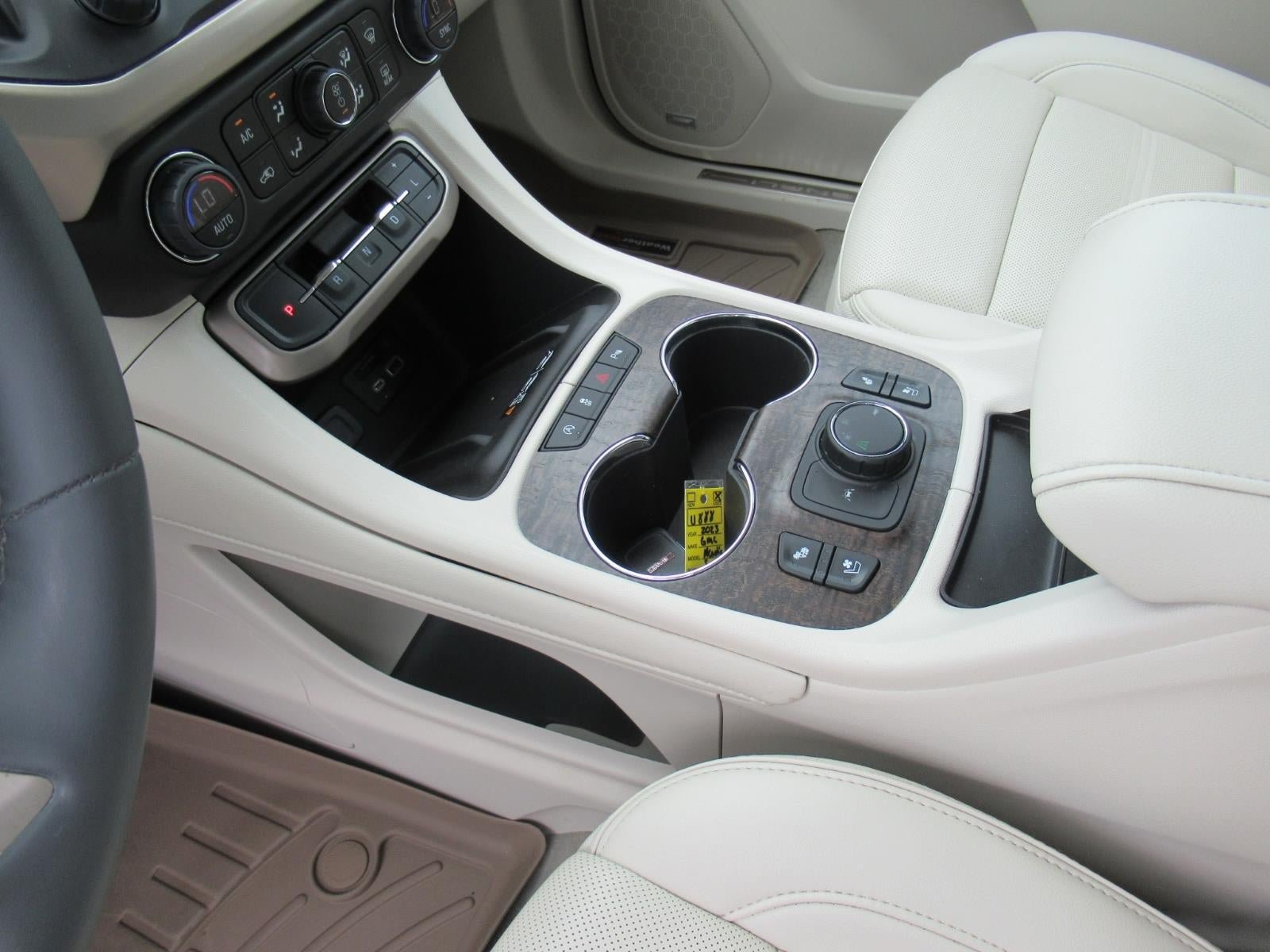 Used 2023 GMC Acadia Denali w/ Denali Ultimate Package FWD image 18