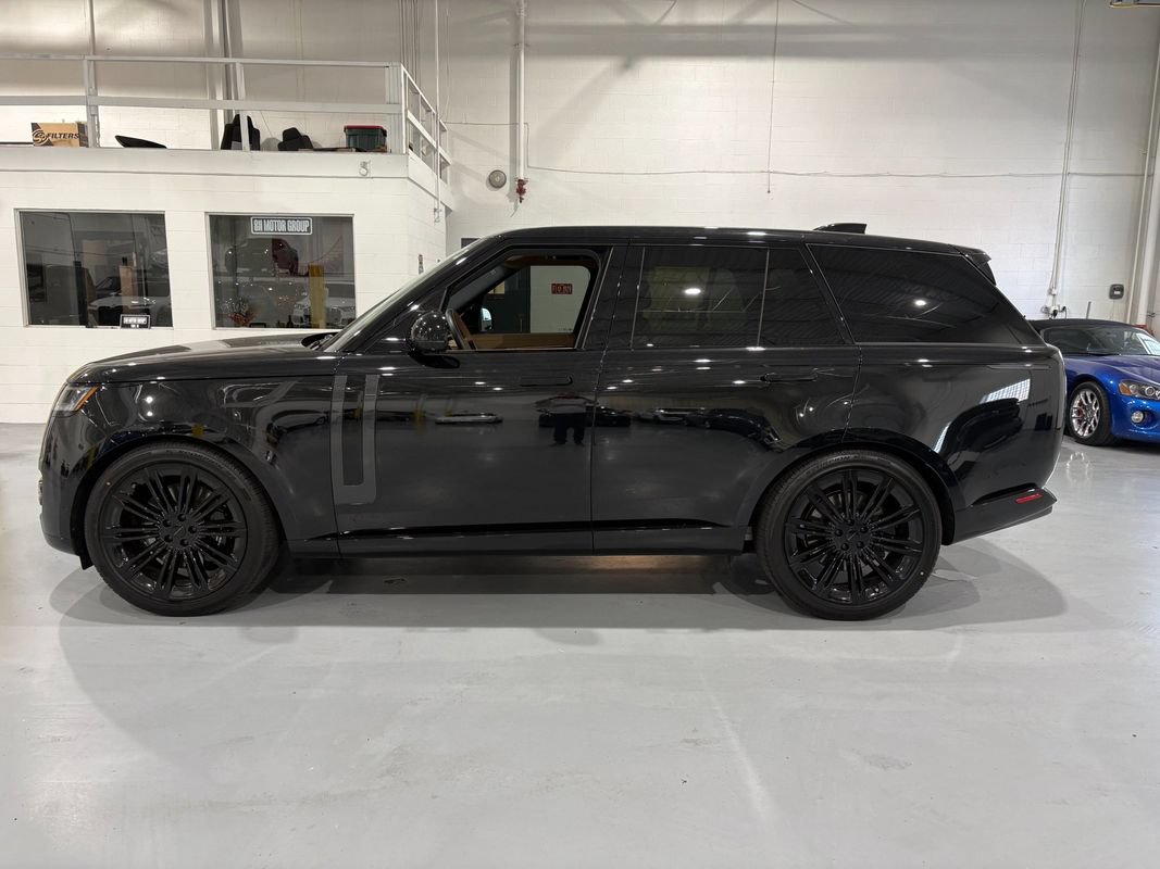 Used 2026 Land Rover Range Rover SE AWD/4WD image 4