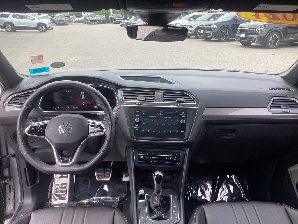 Used 2024 Volkswagen Tiguan SE R-Line AWD/4WD image 16