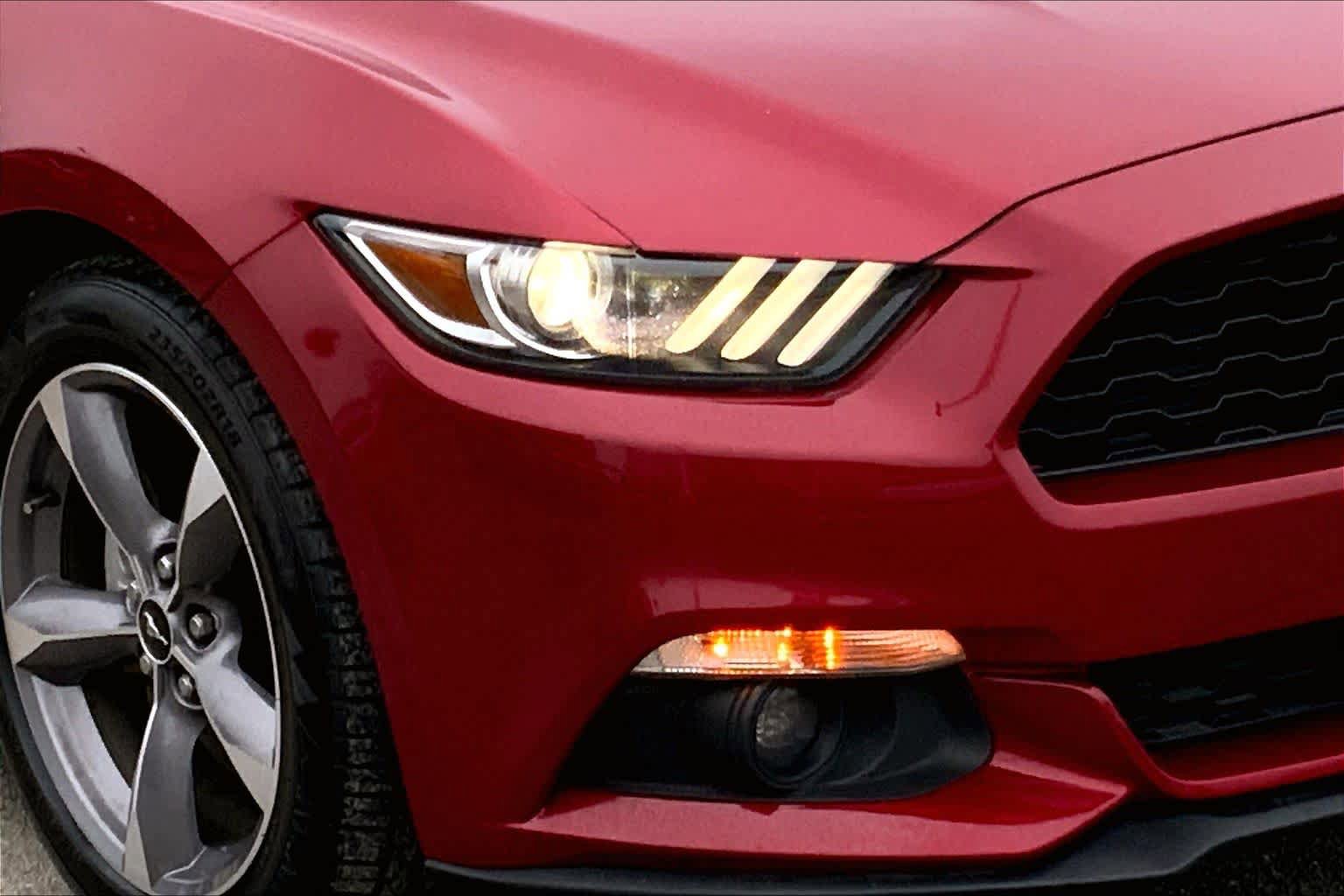 Used 2017 Ford Mustang Coupe RWD image 21