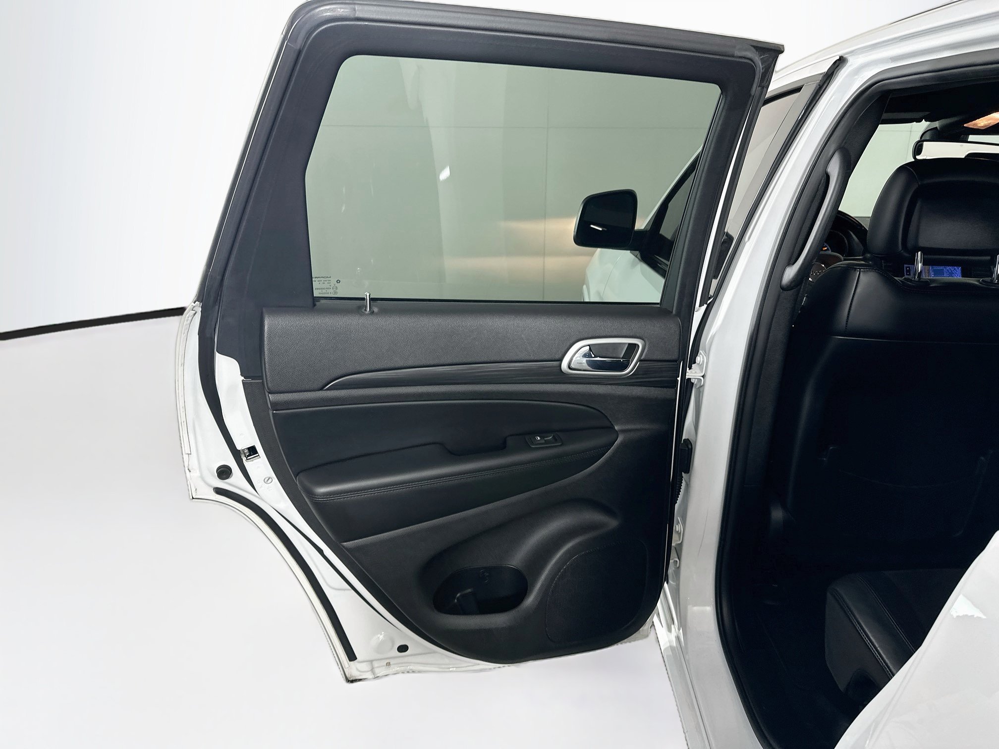 Used 2019 Jeep Grand Cherokee Altitude RWD image 26