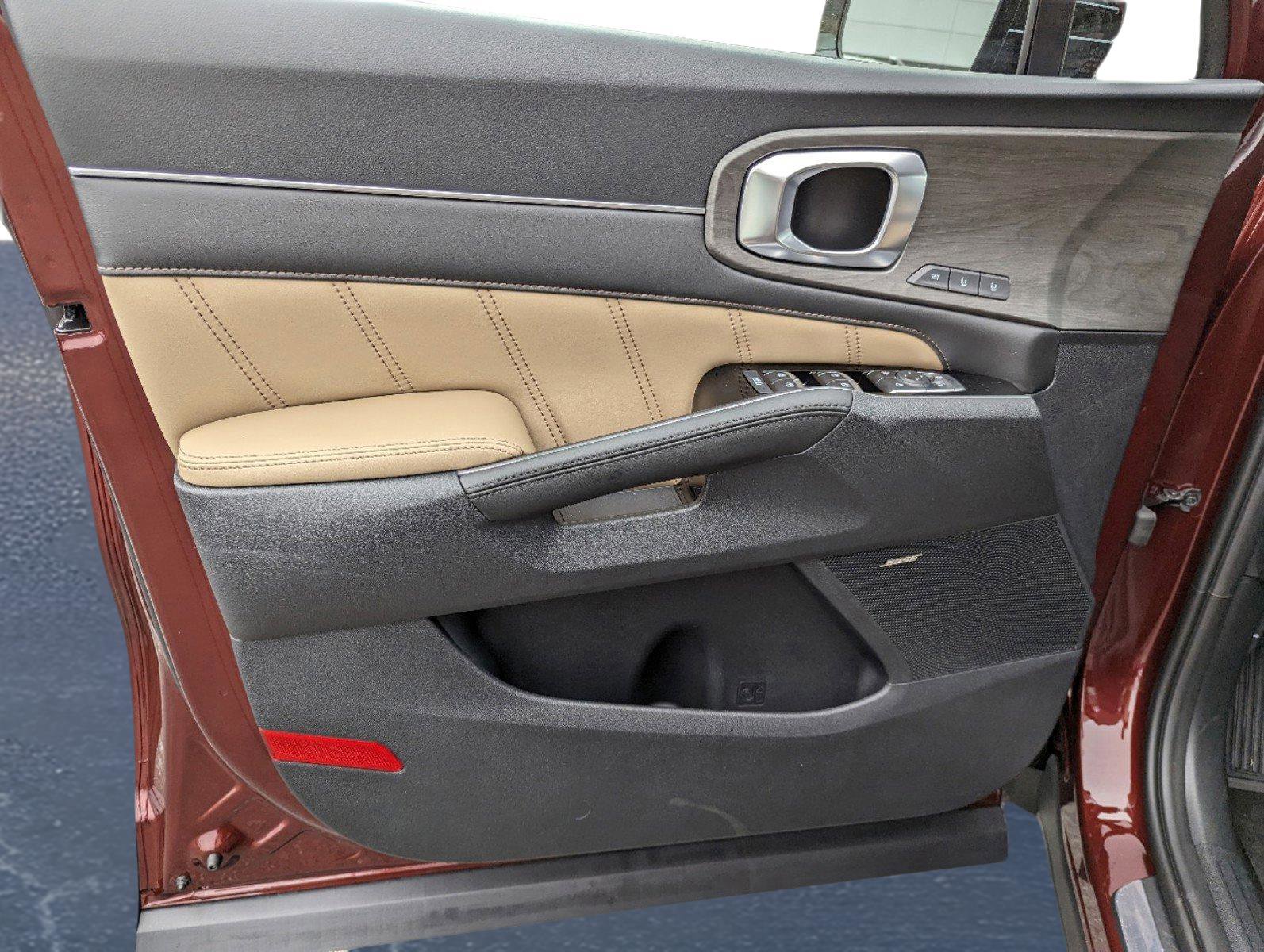 Used 2024 Kia Sorento SX Prestige w/ Olive Brown Leather Package image 12
