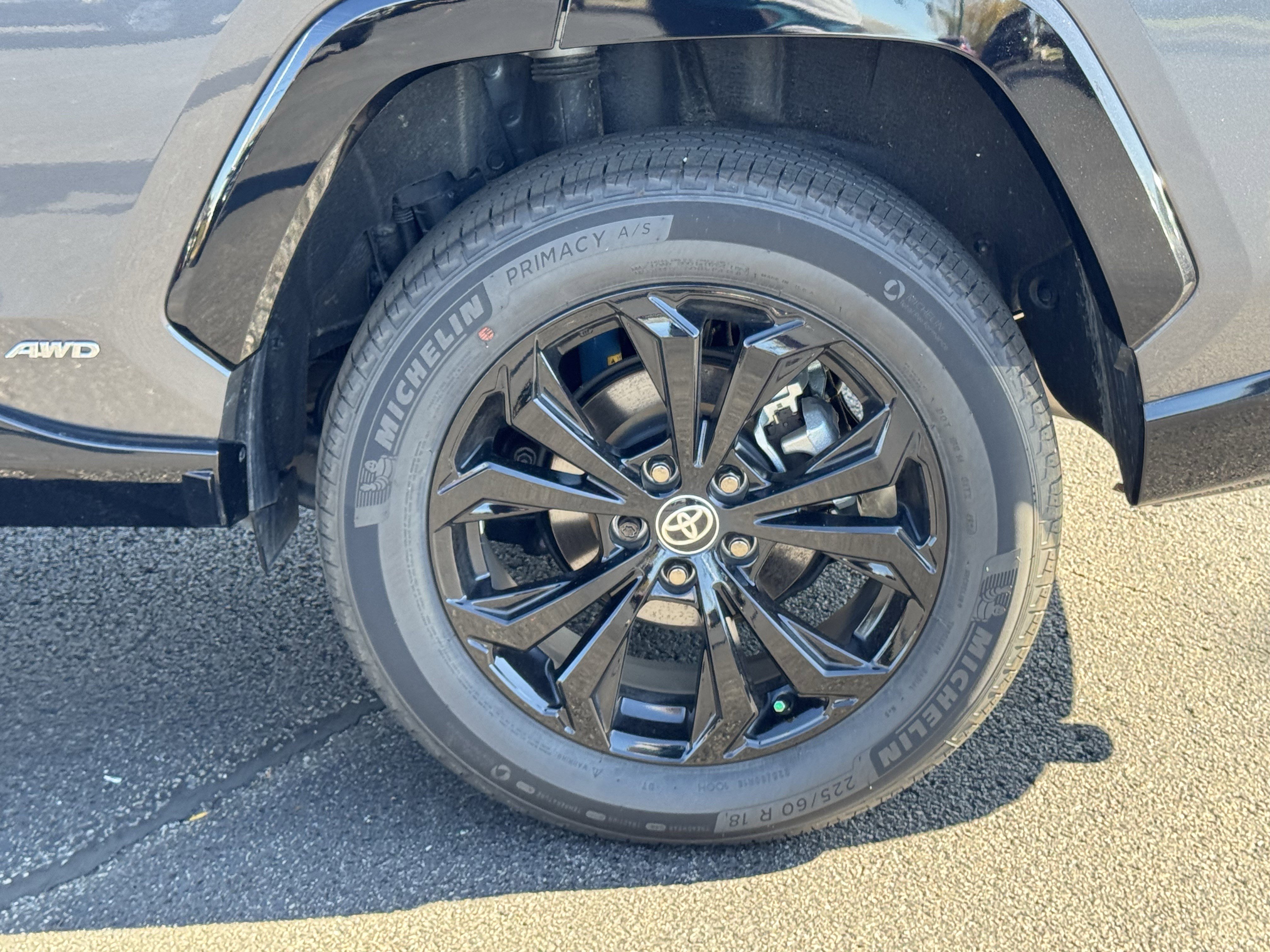 Used 2025 Toyota RAV4 SE image 39