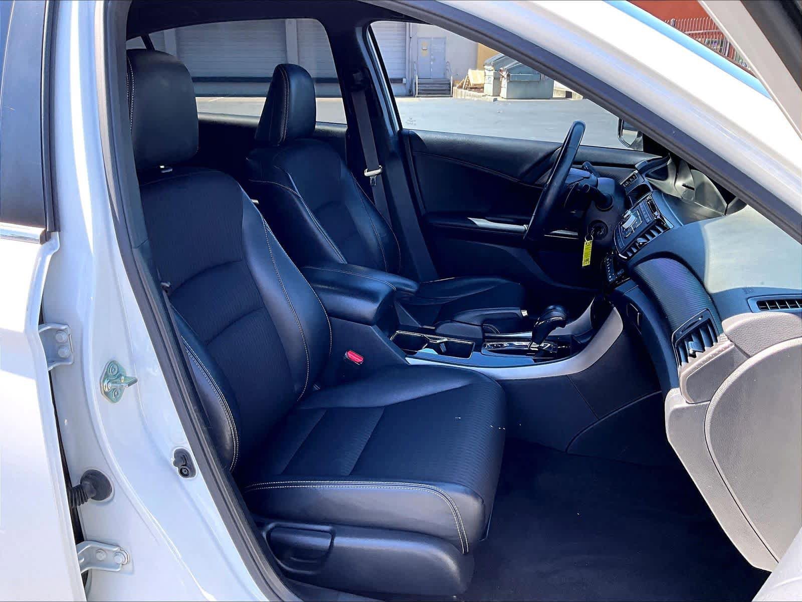 Used 2016 Honda Accord Sport image 9