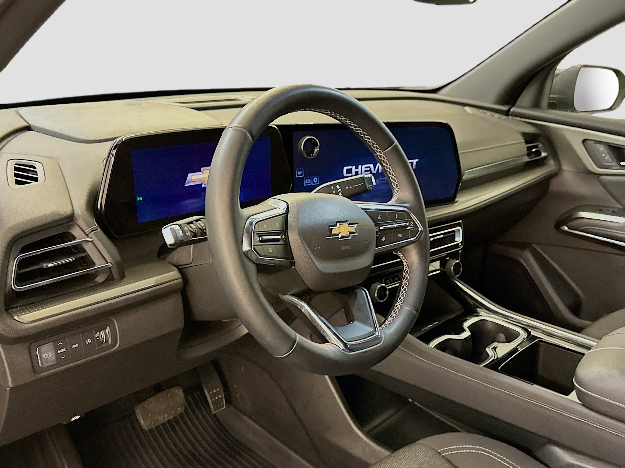 Used 2025 Chevrolet Traverse LT w/ Sun and Wheel Package image 18