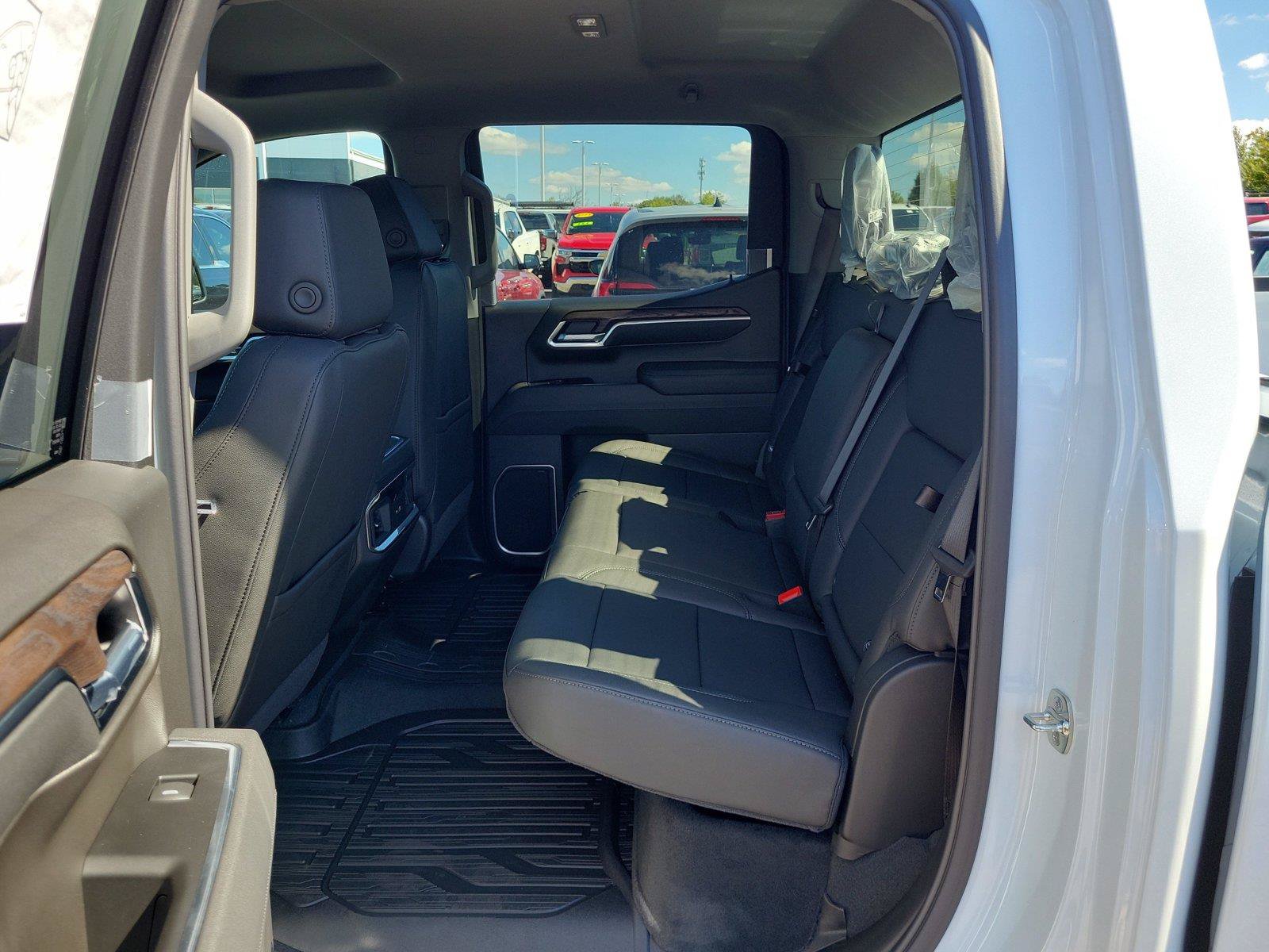 New 2026 GMC Sierra 1500 SLT w/ SLT Premium Package AWD/4WD image 11