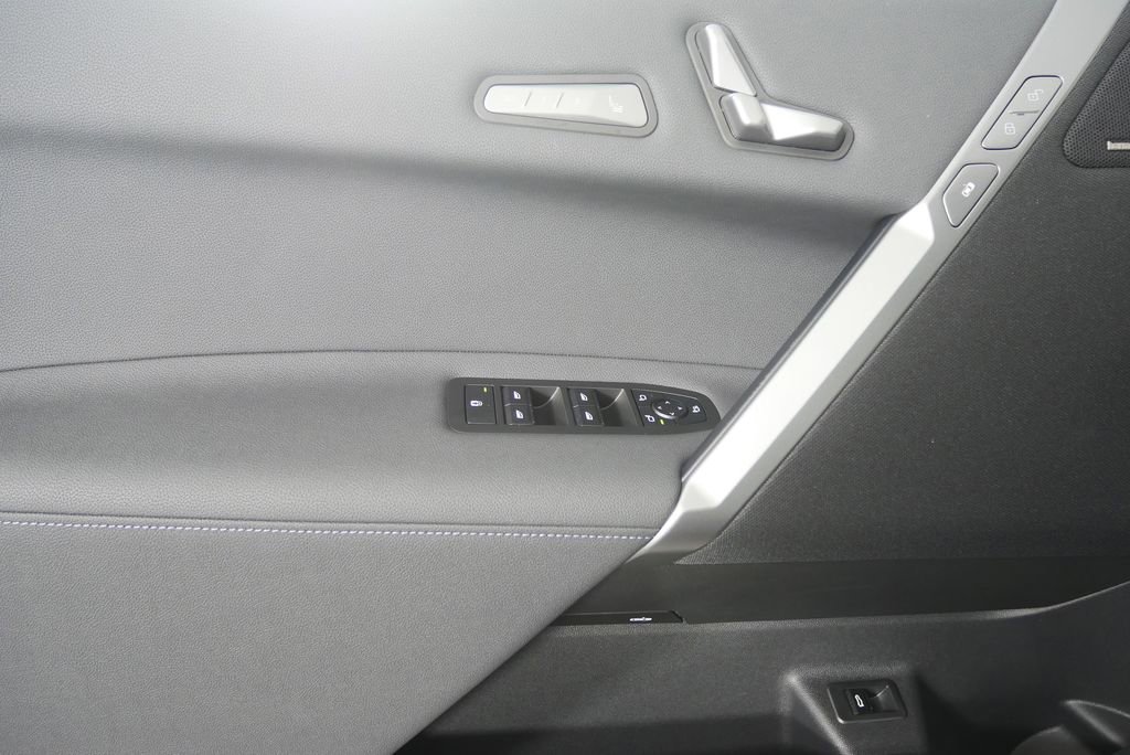 New 2026 BMW iX xDrive45 image 9