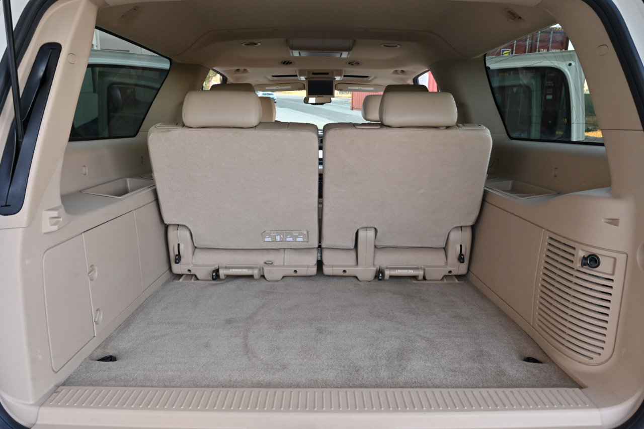 Used 2013 Chevrolet Suburban LTZ RWD image 18
