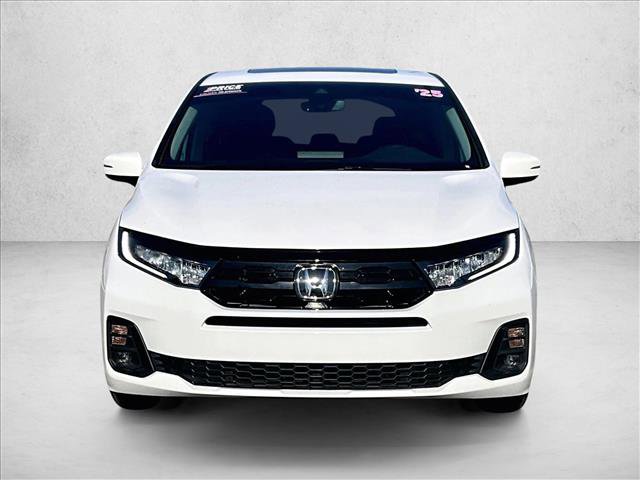 Used 2025 Honda Odyssey Touring image 3