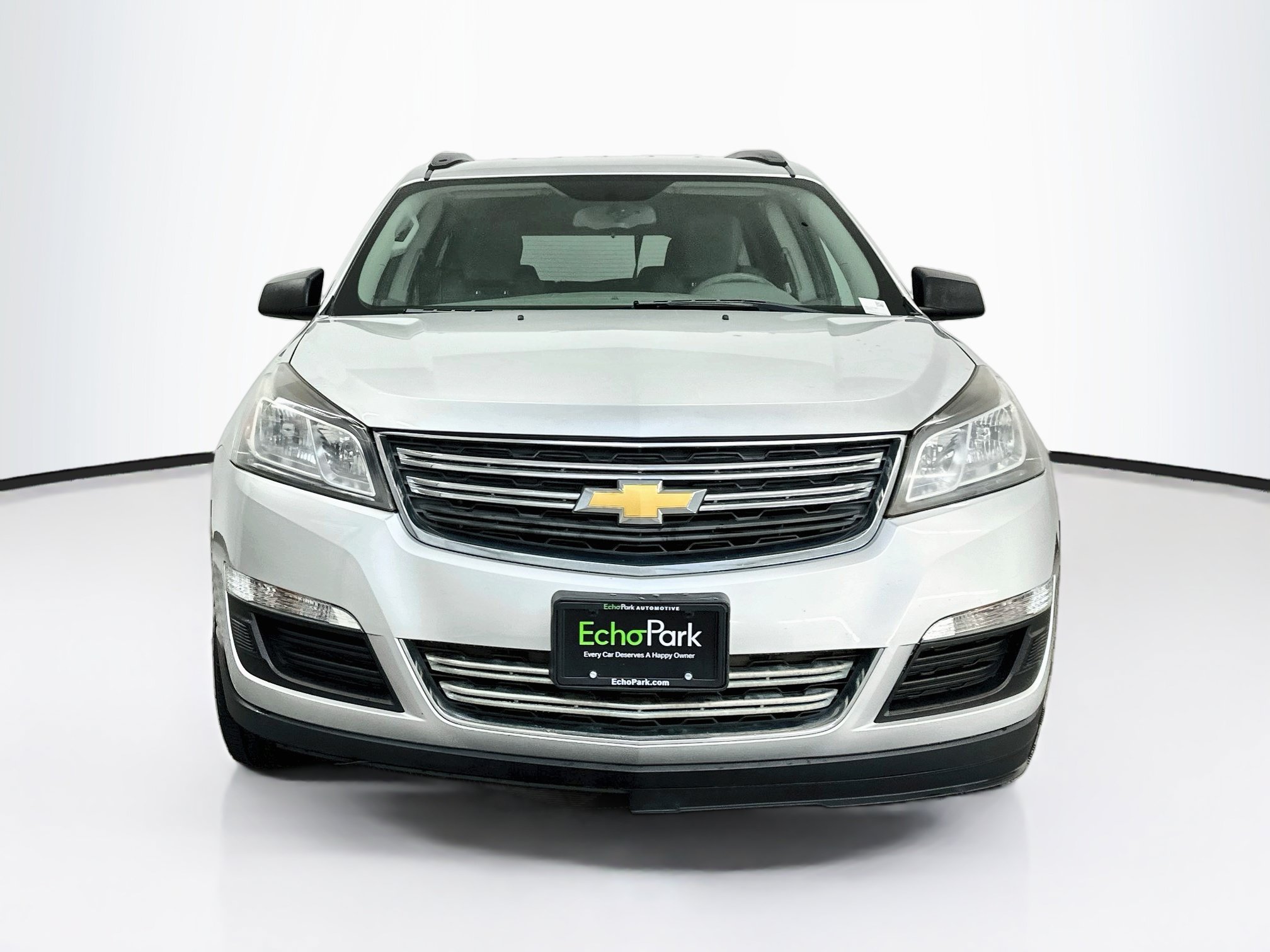 Used 2015 Chevrolet Traverse LS FWD image 2
