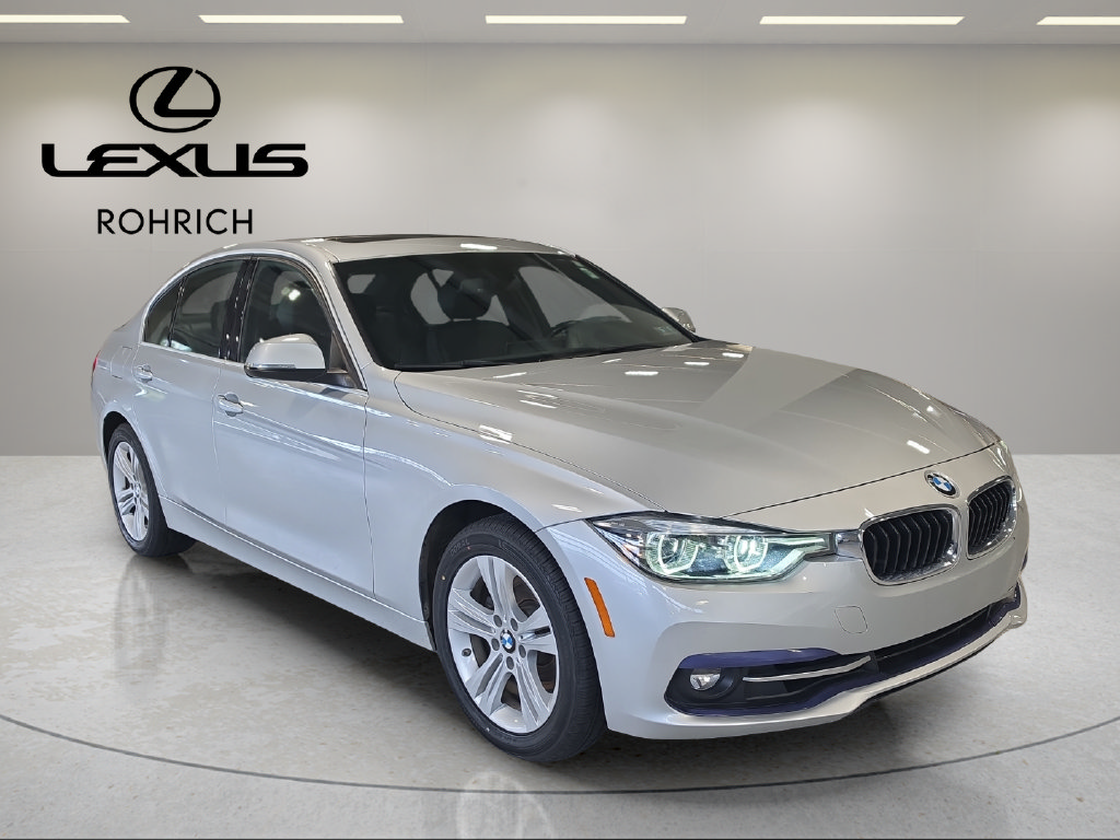 Used 2018 BMW 330i xDrive Sedan w/ Convenience Package AWD/4WD image 4