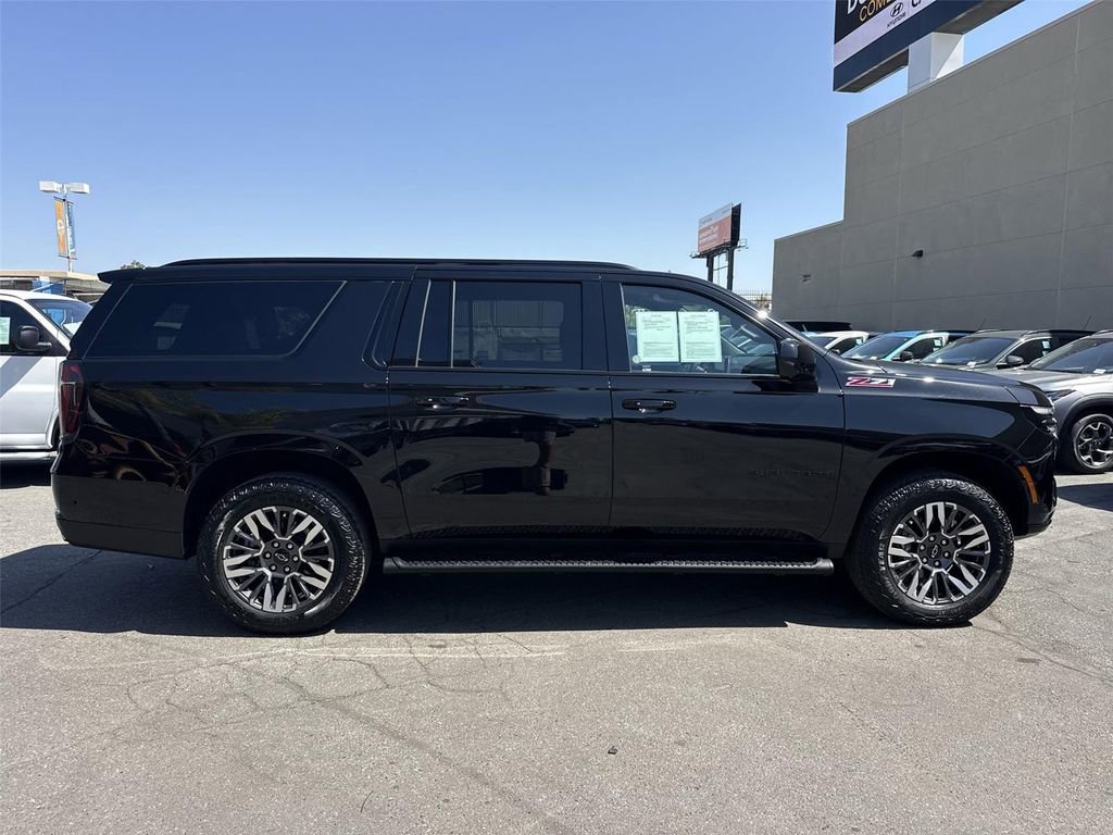 Used 2025 Chevrolet Suburban Z71 AWD/4WD image 2