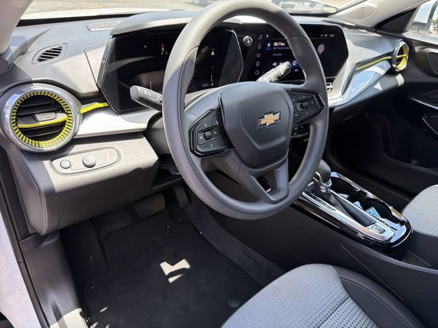 Used 2025 Chevrolet Trax LT FWD image 12