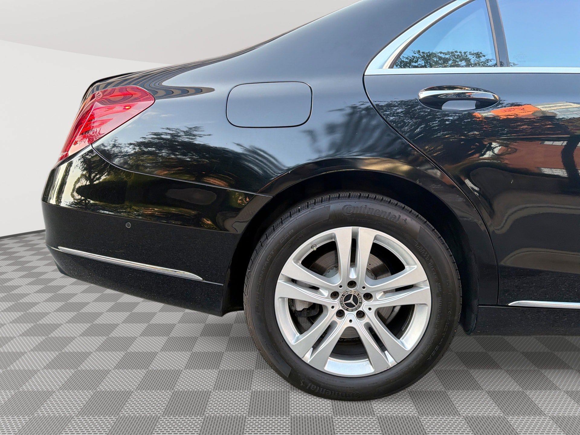 Used 2017 Mercedes-Benz S 550 4MATIC Sedan image 29