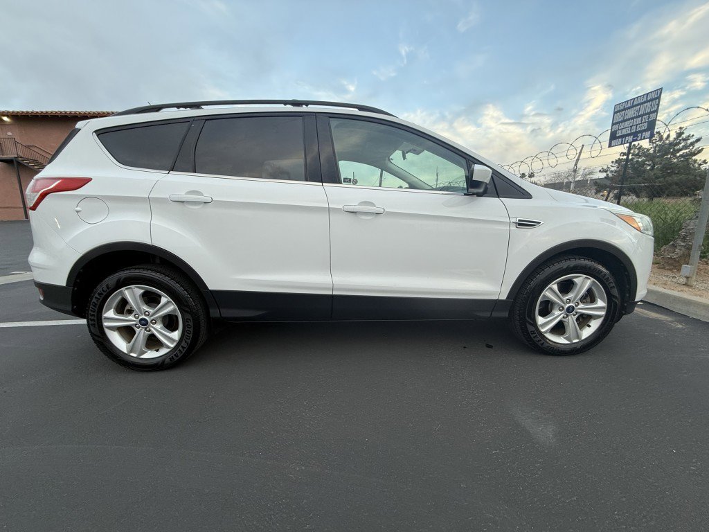 Used 2016 Ford Escape SE w/ Equipment Group 201A image 6