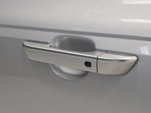 Used 2023 Kia Carnival LX FWD image 7