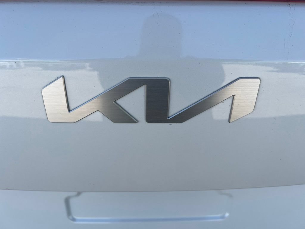 Certified 2025 Kia Carnival FWD image 30