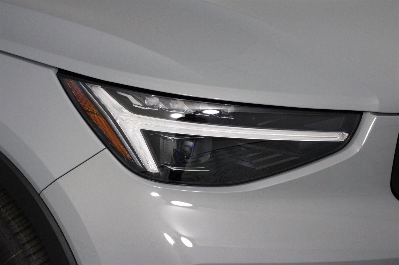 New 2025 Volvo XC40 B5 Plus w/ Protection Package Premier image 14