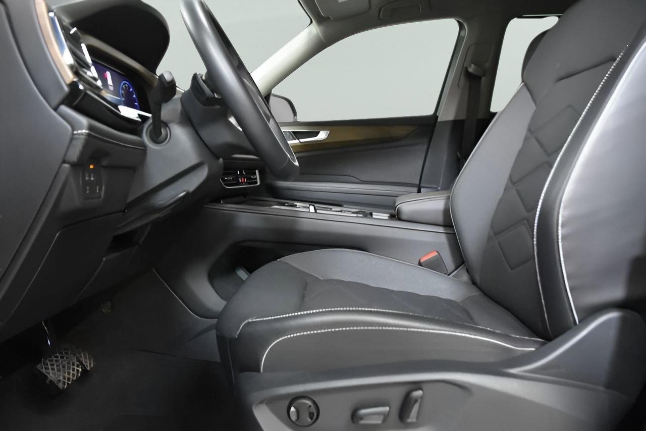 Used 2025 Volkswagen Atlas SE image 16