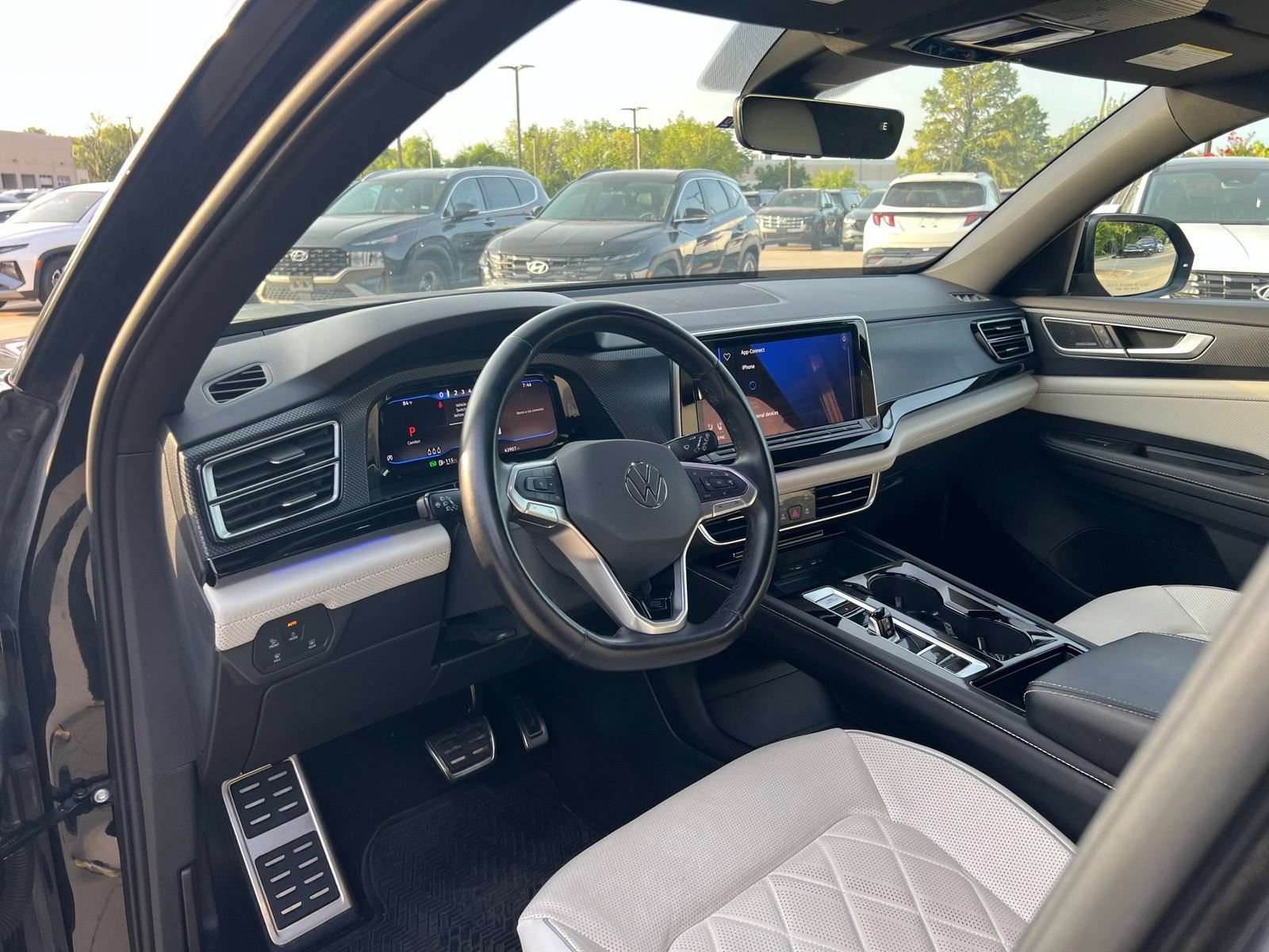 Used 2024 Volkswagen Atlas Cross Sport SEL Premium R-Line AWD/4WD image 23