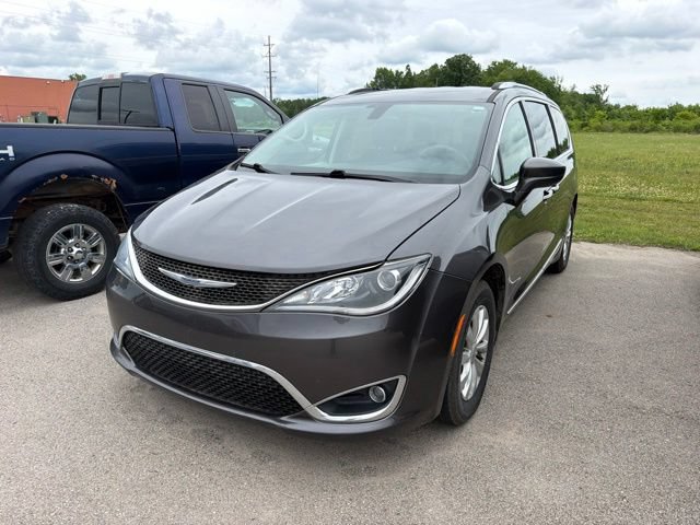 Used 2019 Chrysler Pacifica Touring-L FWD image 3