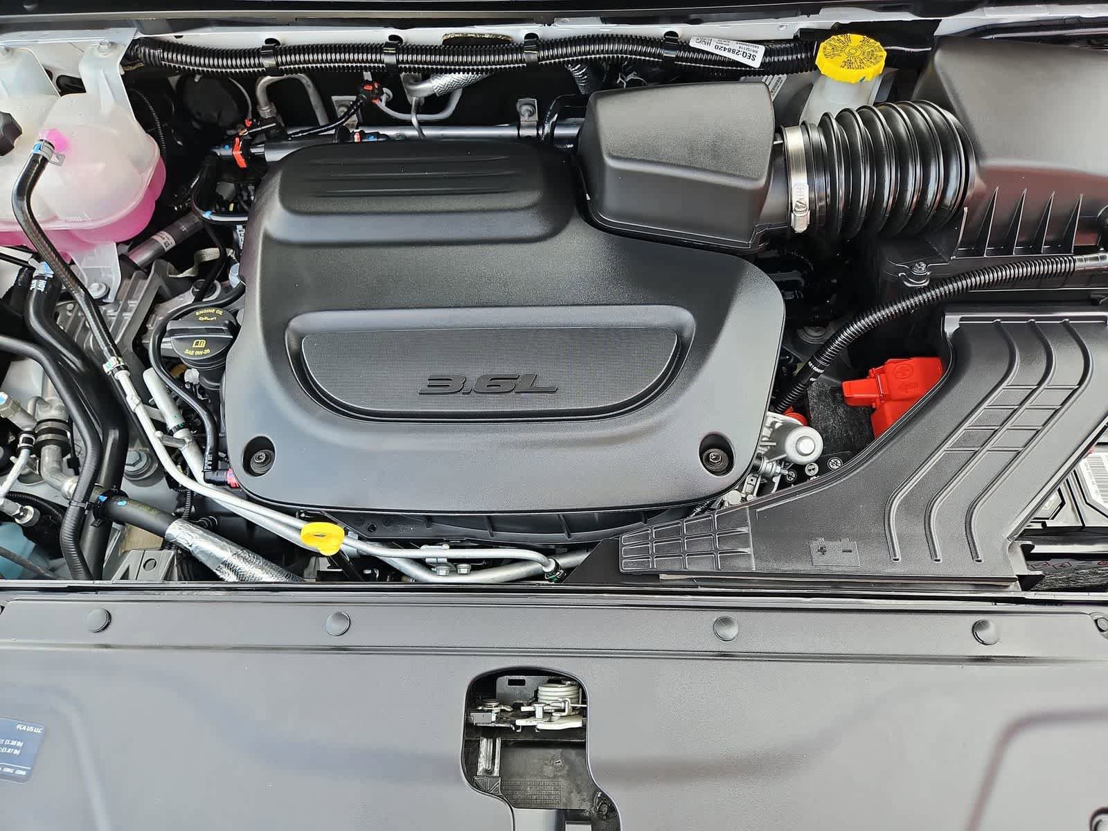 Used 2024 Chrysler Pacifica Touring-L FWD image 18