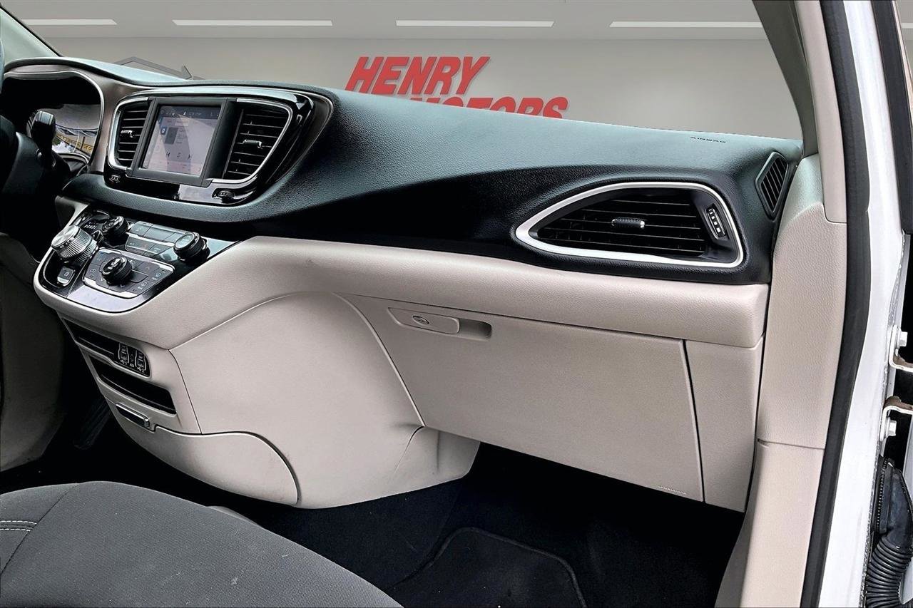 Used 2023 Chrysler Voyager LX FWD image 28