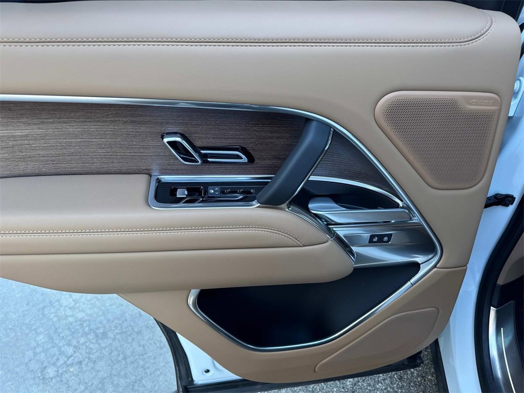 New 2025 Land Rover Range Rover SE image 13