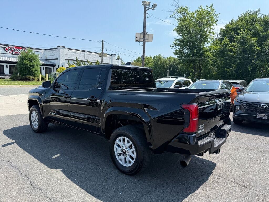 Used 2025 Toyota Tacoma SR5 AWD/4WD image 4