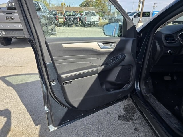 Used 2022 Ford Escape SEL image 9