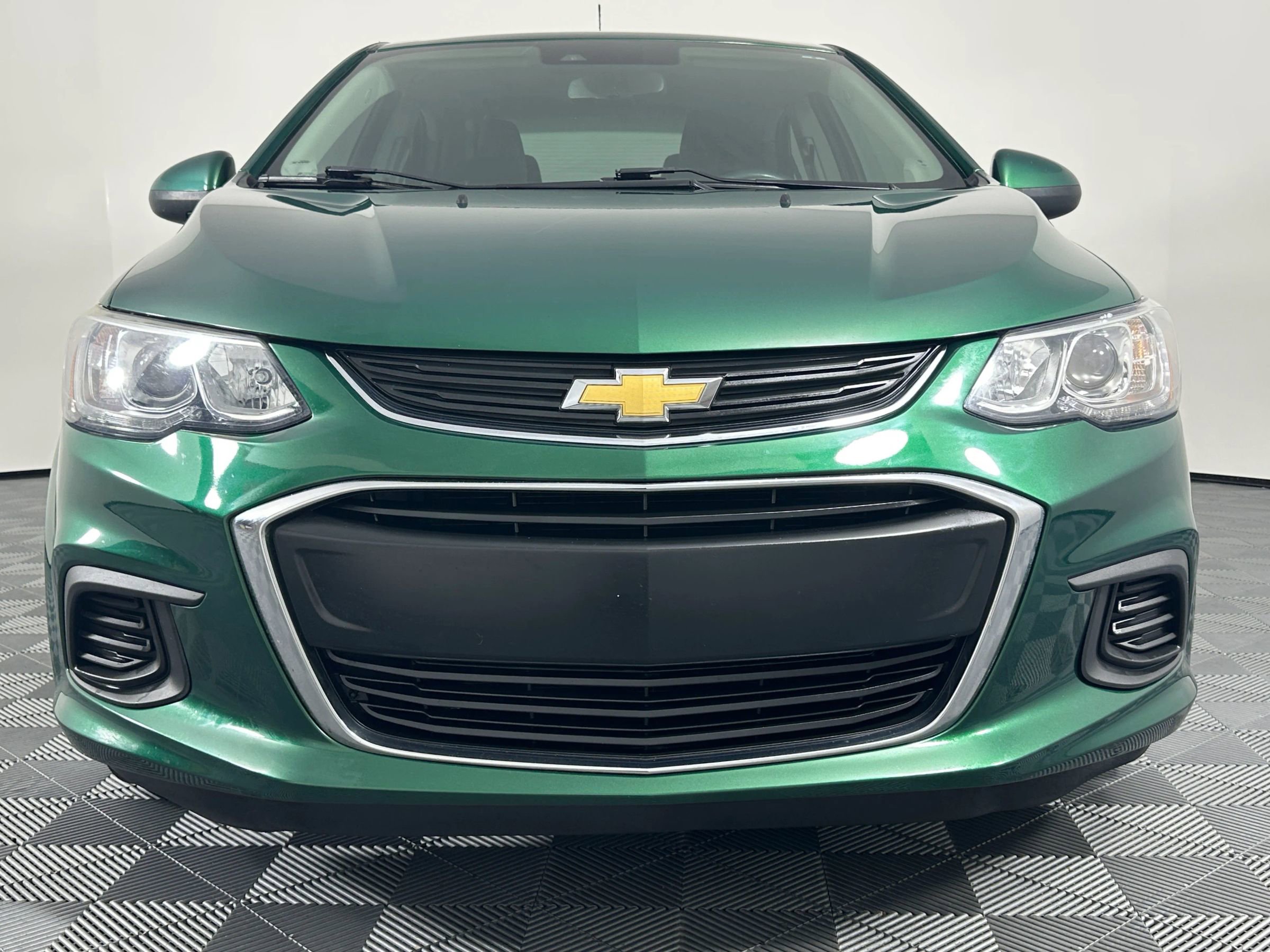 Used 2018 Chevrolet Sonic LT w/ Convenience Package image 3